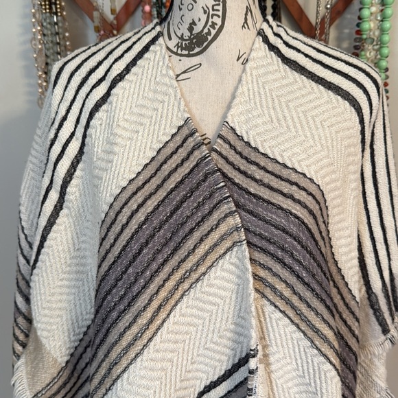 Michael Stars Shawl Poncho Wrap - Picture 2 of 10